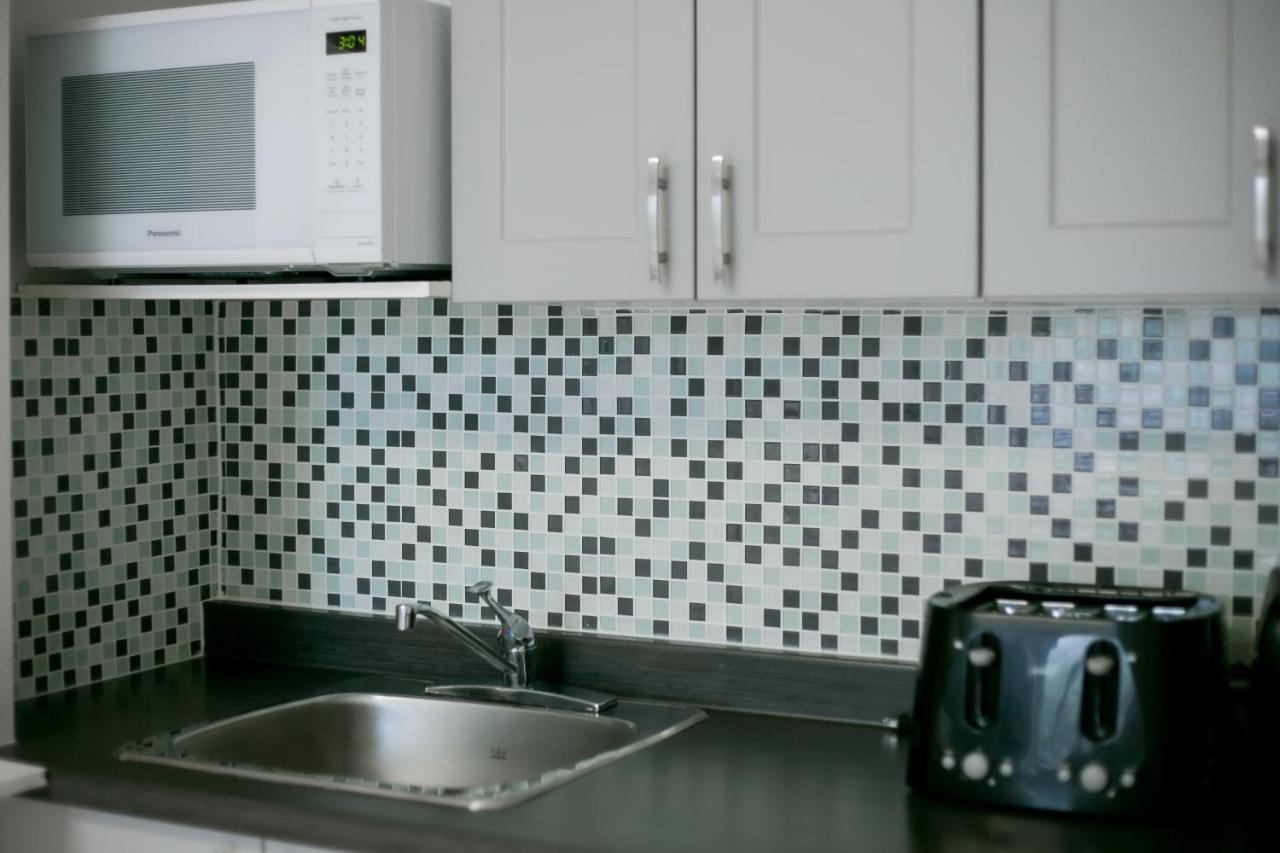 Auberge & Hotel Montreal Espace Confort Екстериор снимка