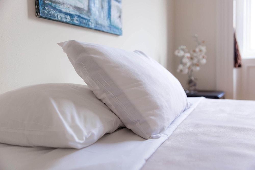 Auberge & Hotel Montreal Espace Confort Екстериор снимка