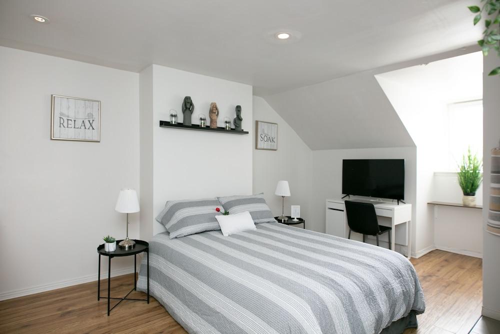 Auberge & Hotel Montreal Espace Confort Екстериор снимка