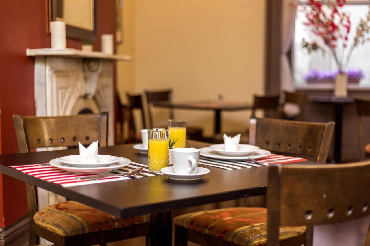 Auberge & Hotel Montreal Espace Confort Екстериор снимка