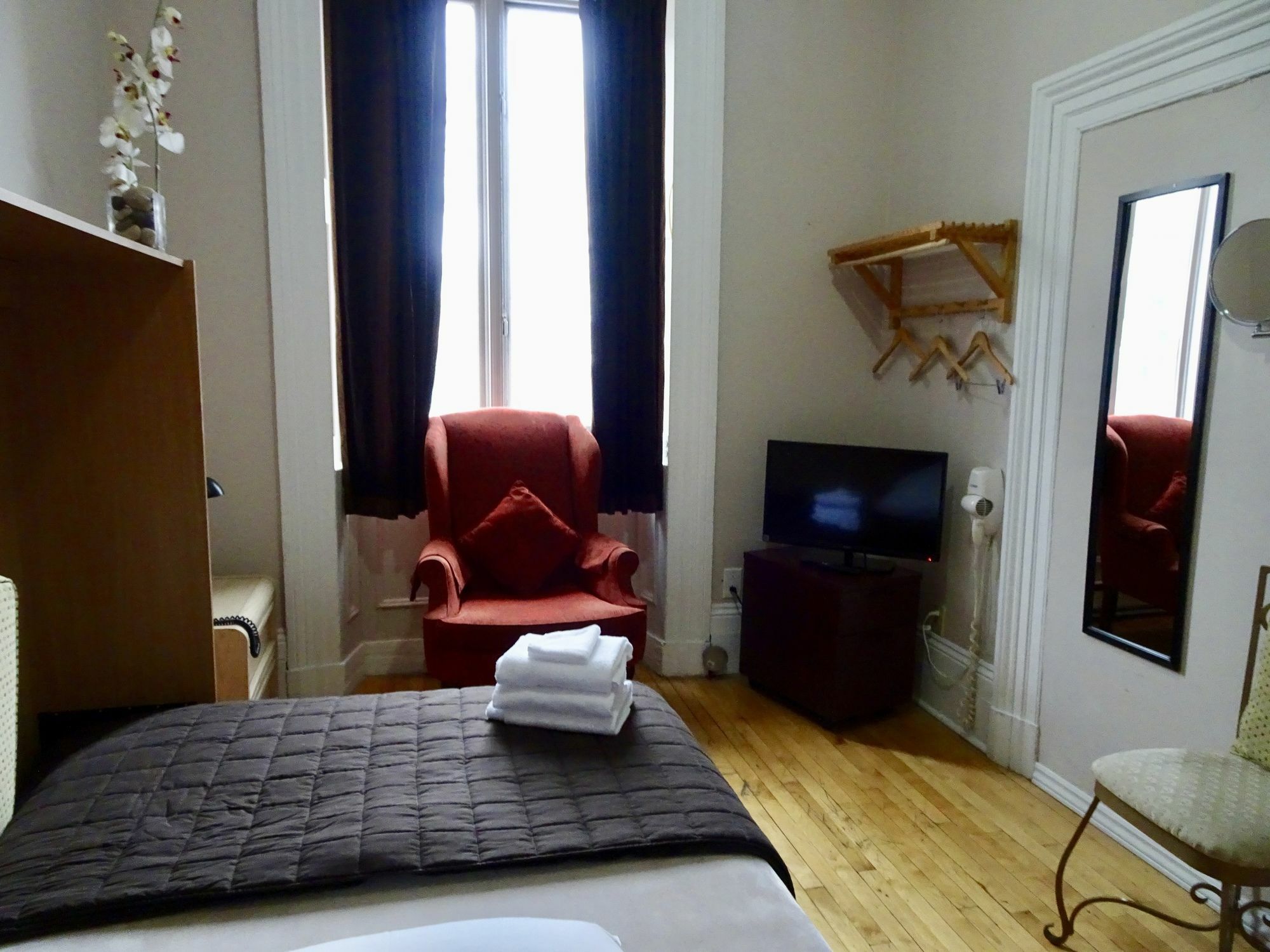 Auberge & Hotel Montreal Espace Confort Екстериор снимка