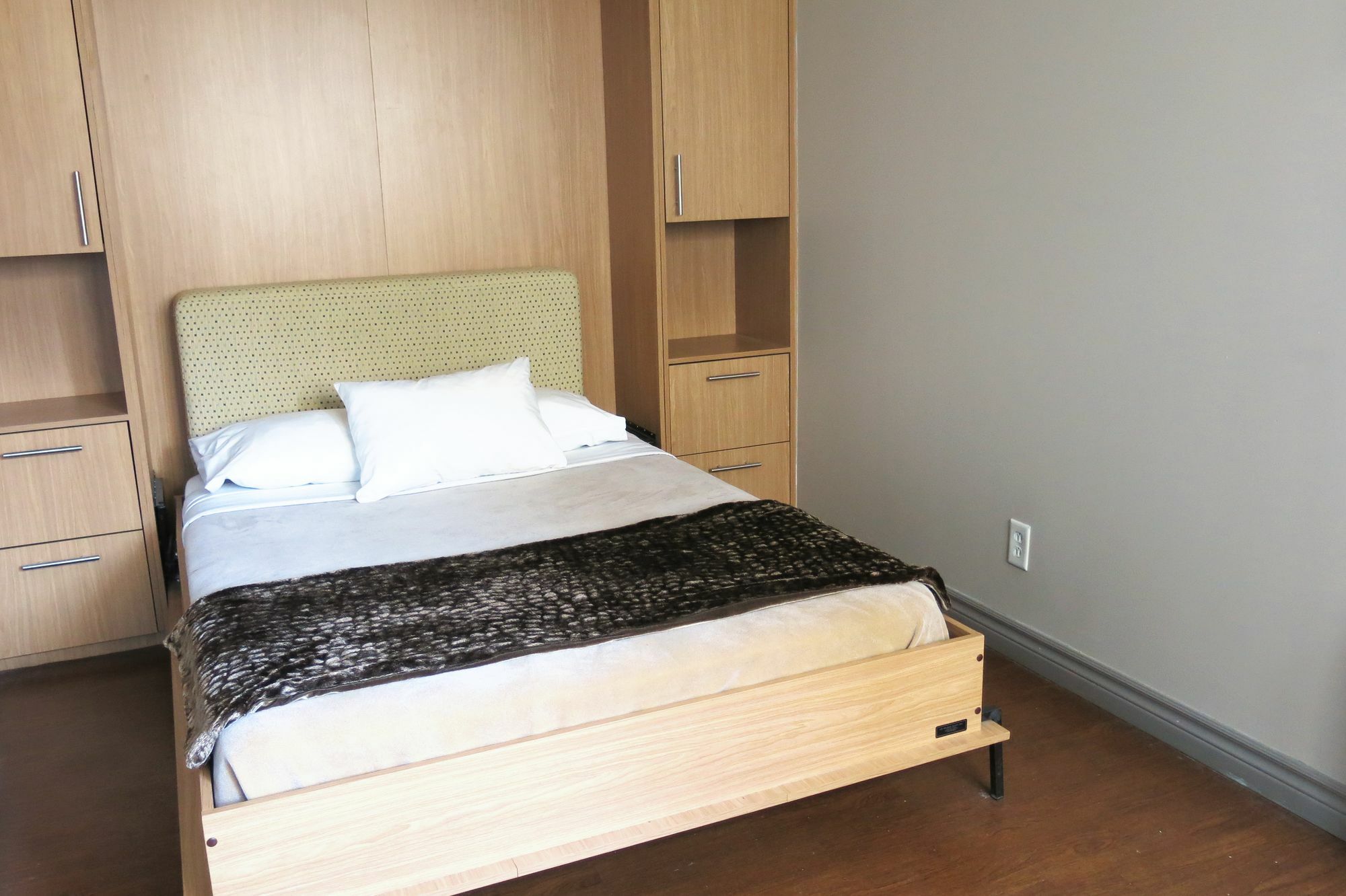Auberge & Hotel Montreal Espace Confort Екстериор снимка