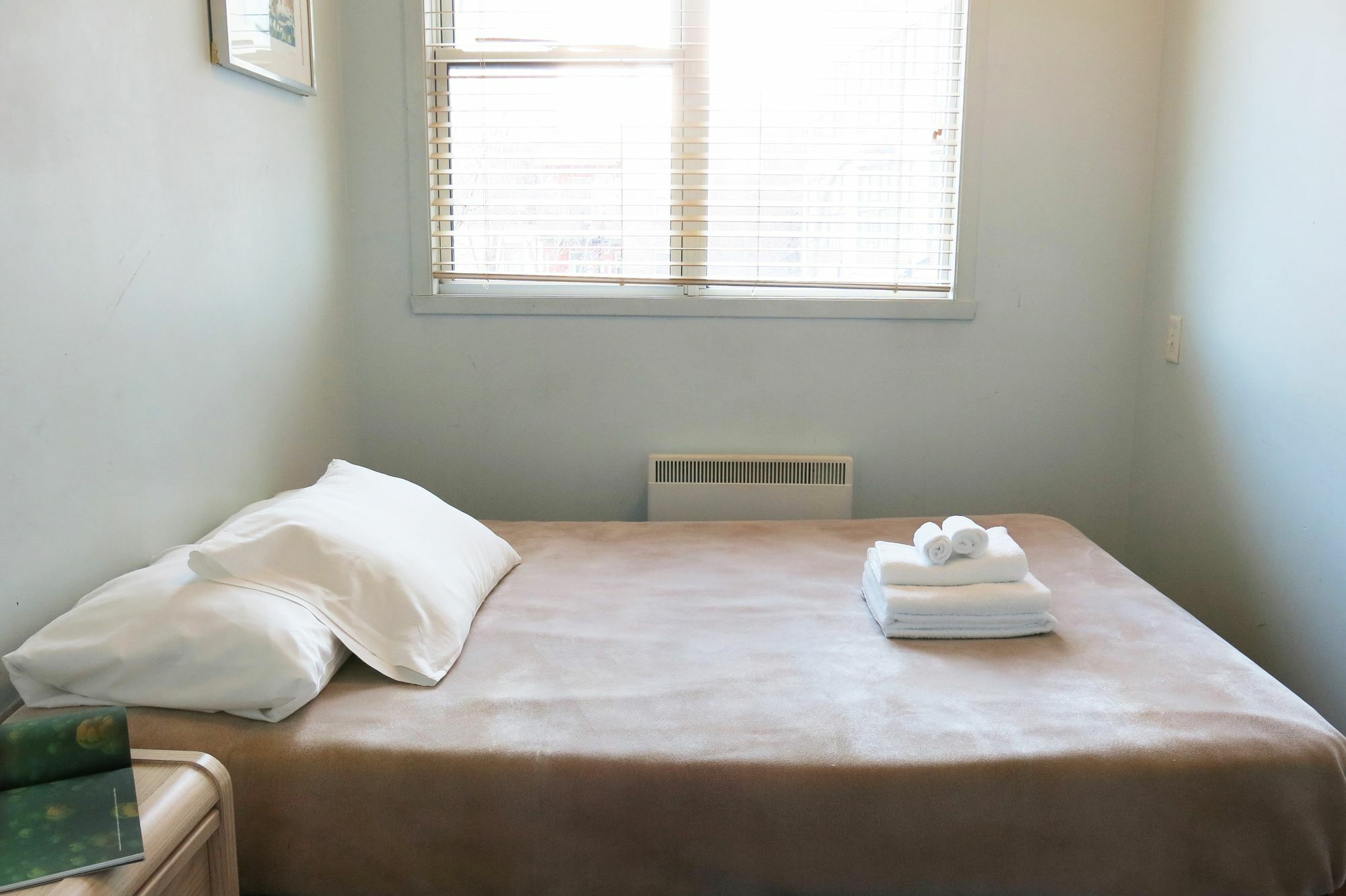 Auberge & Hotel Montreal Espace Confort Екстериор снимка
