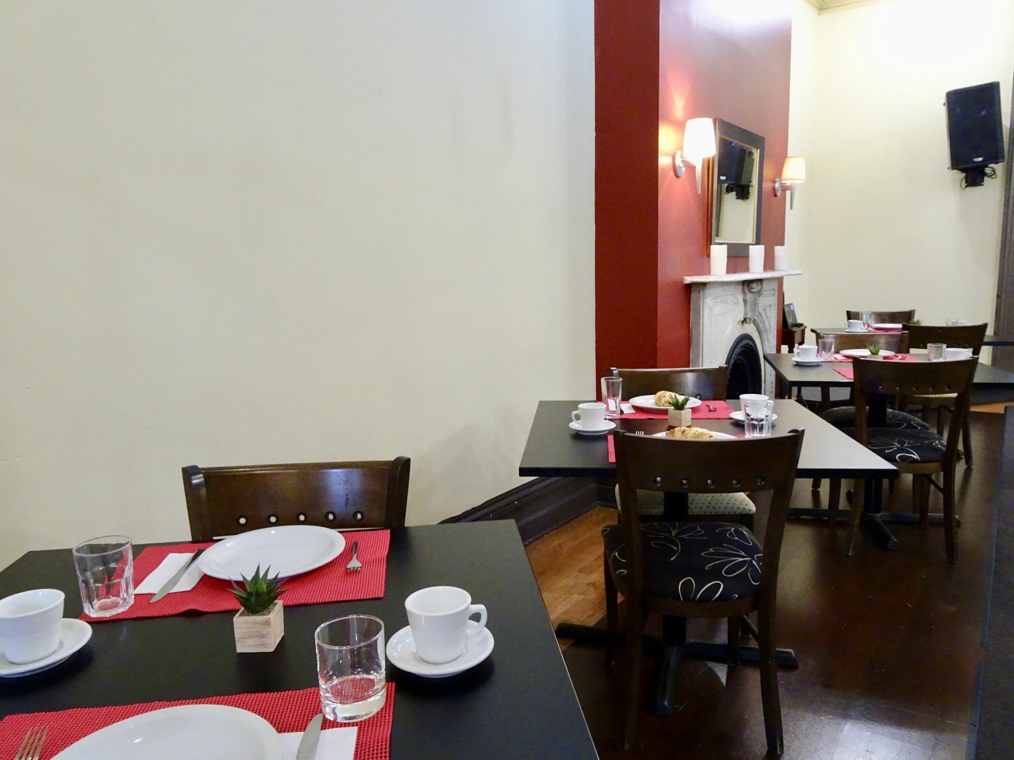Auberge & Hotel Montreal Espace Confort Екстериор снимка