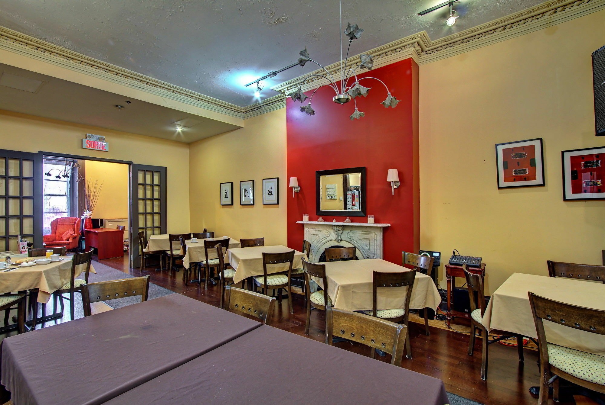Auberge & Hotel Montreal Espace Confort Екстериор снимка