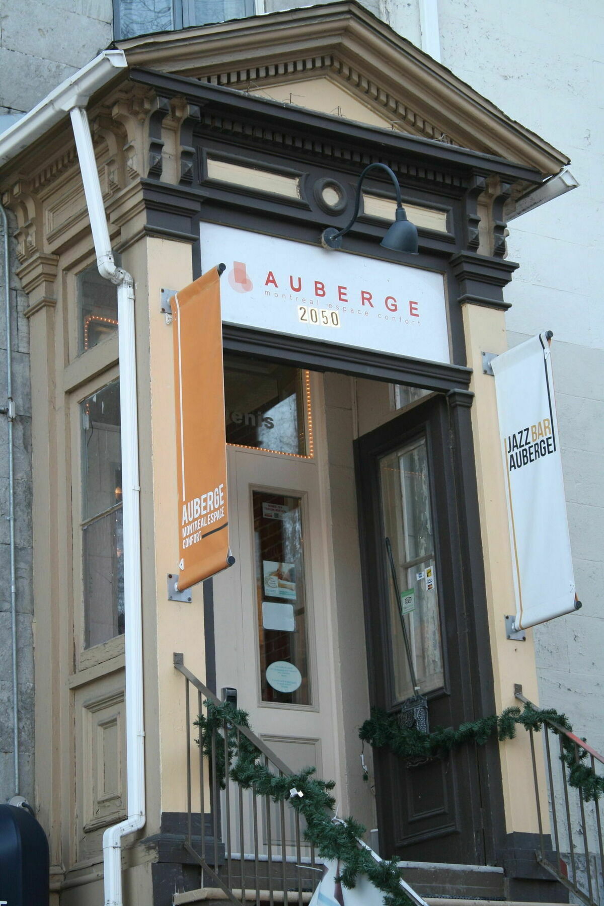 Auberge & Hotel Montreal Espace Confort Екстериор снимка